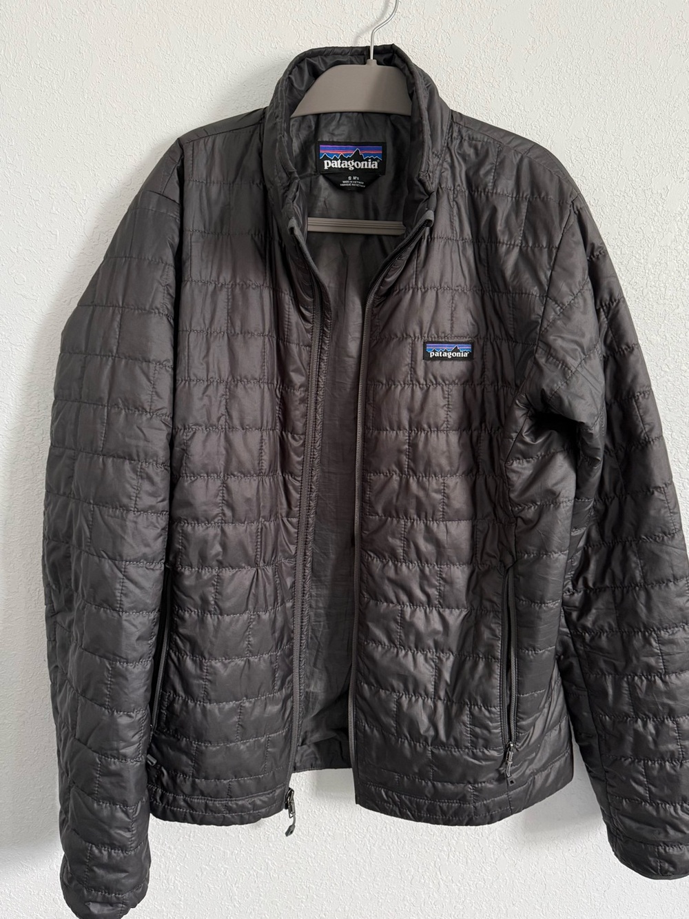Patagonia Men's Dark Gray Quilted Puff Jacket